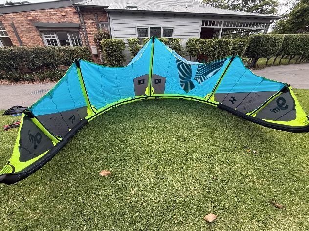 2023 Switch Kites Element 8 - 9 metre