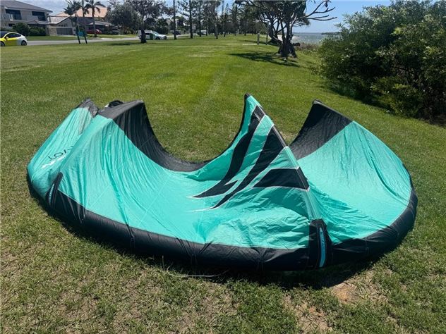 2025 Naish Pivot - 9 metre