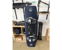 North Atmos Pro 136 cm kitesurfing twintip