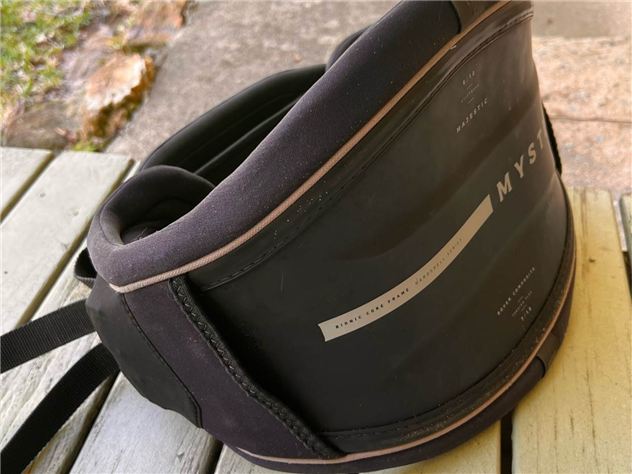 2021 Mystic Majestic Harness (Medium) +