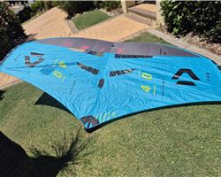Duotone Unit 4 metre foiling wind wing