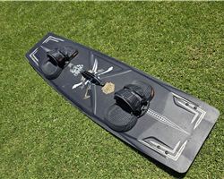 Naish Drive 142 cm kiteboarding twintip