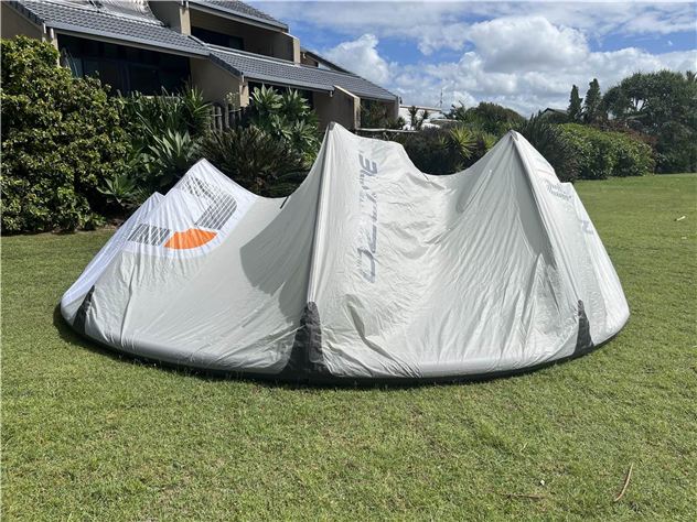 2025 Ozone Zephyr V8 Ultra-X - 17 metre