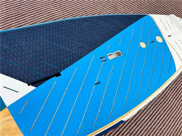 2023 Starboard Hyoernut 5 In Q - 8' 0", 31.5 inches