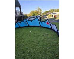 Ozone Edge V11 8 metre kitesurfing kite