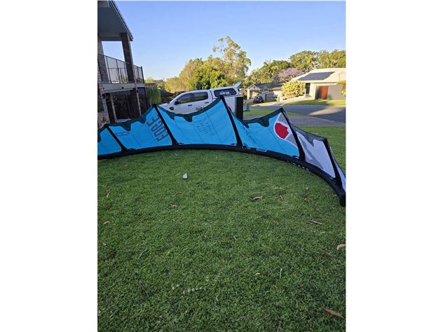 2023 Ozone Edge V11 - 8 metre