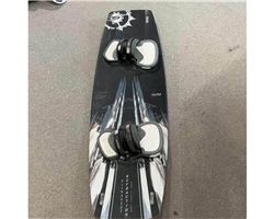 Slingshot React 135 cm kiteboarding twintip