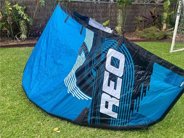 2020 Ozone V5 - 7 metre