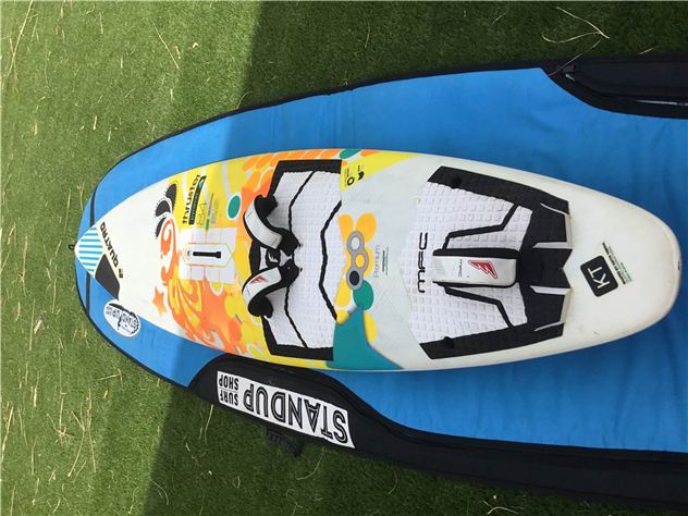 2015 Quatro Pyramid - 228 cm, 84 litres