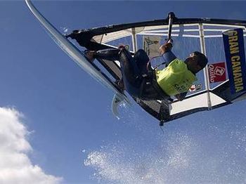 Pantai Surf by Perez - Marcos Perez unveils his new shop - Windsurfing News