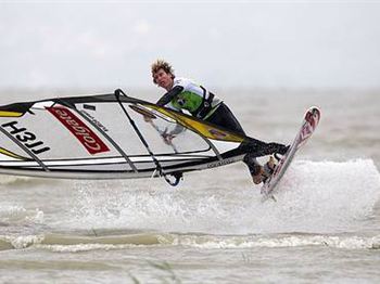 Four Minutes In Paradise - Watch Davy Scheffers styling it in Bonaire - Windsurfing News