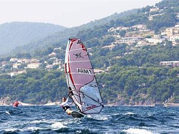 Atlantic Dreams - Sarah Hebert discusses her project to windsurf across the Atla - Windsurfing News