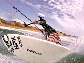 Sunshine Coast Kitesurfer wins Rnd 2 of the World Tour! - Kitesurfing News